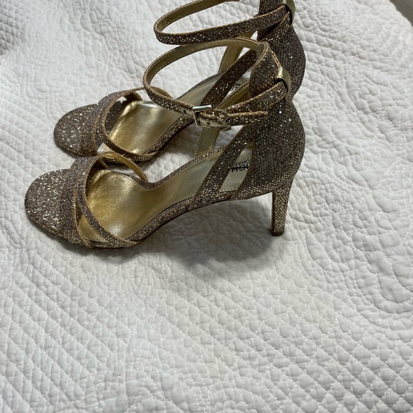 MK evening Kimberly shoe light blush. - Picture 3 of 4